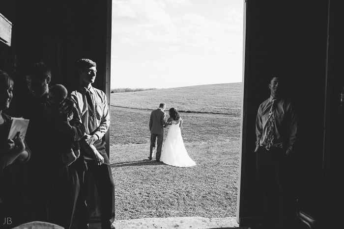 Barn wedding at Spring Meadows farm in mount solon Virginia wedding photographer