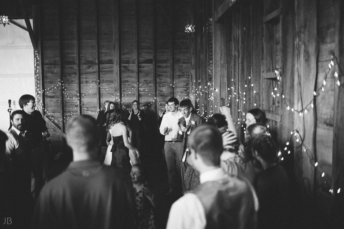 Barn wedding at Spring Meadows farm in mount solon Virginia wedding photographer