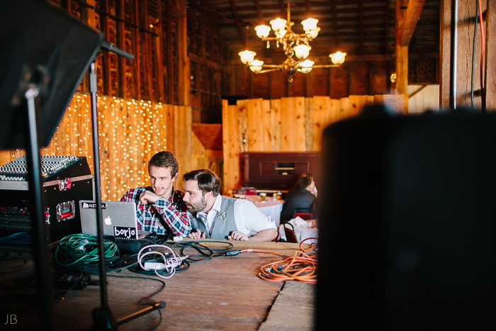 Barn wedding at Spring Meadows farm in mount solon Virginia wedding photographer