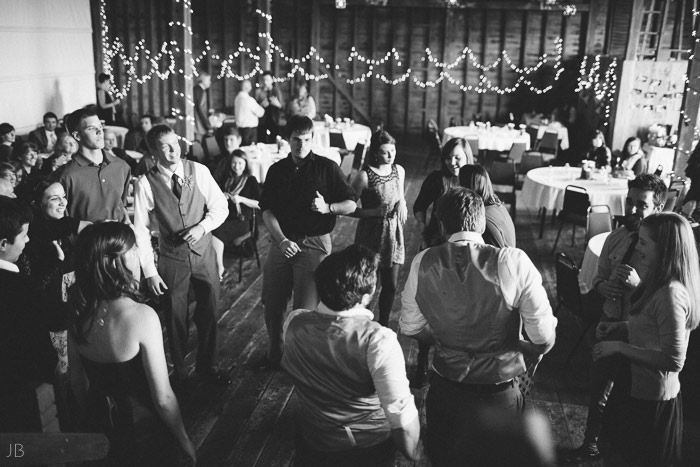 Barn wedding at Spring Meadows farm in mount solon Virginia wedding photographer