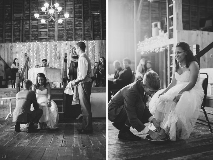 Barn wedding at Spring Meadows farm in mount solon Virginia wedding photographer